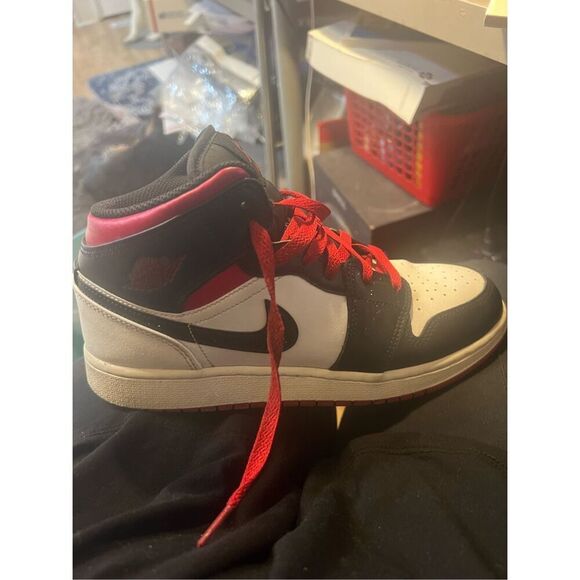 Nike Air Jordan One Retro Mid Rise Black Toe 2023 Black White Red Youth Size 7 - Picture 12 of 13